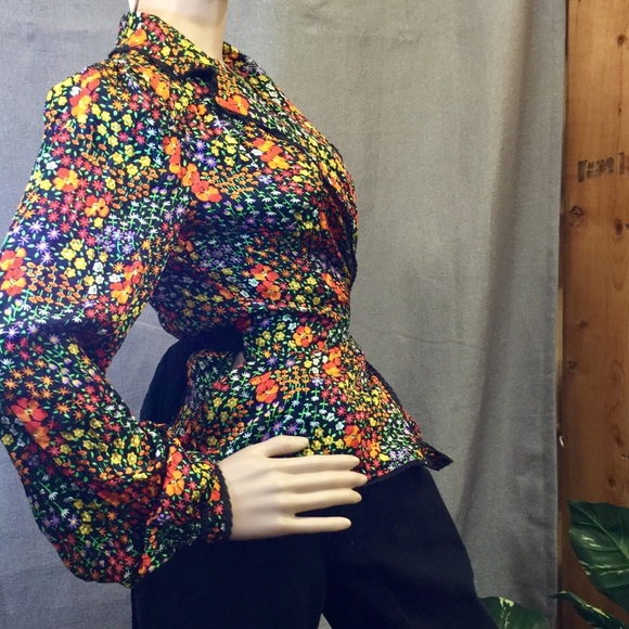 Vintage floral Dolce and Gabbana tie shirt - Picture 2 of 4